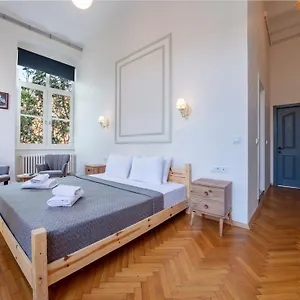 rezervați aici